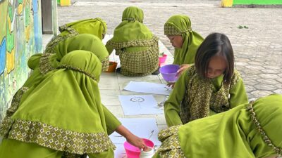 STRATEGI PEMBELAJARAN METODE KERJA KELOMPOK